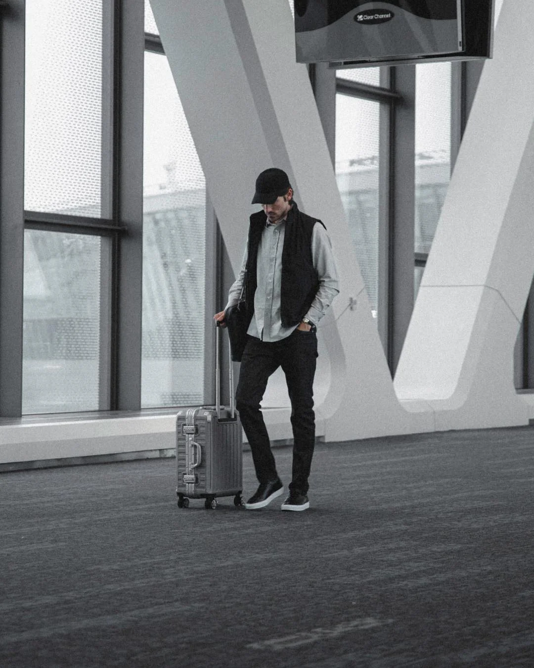 Capri Leather Sneaker in Onyx - Image 7