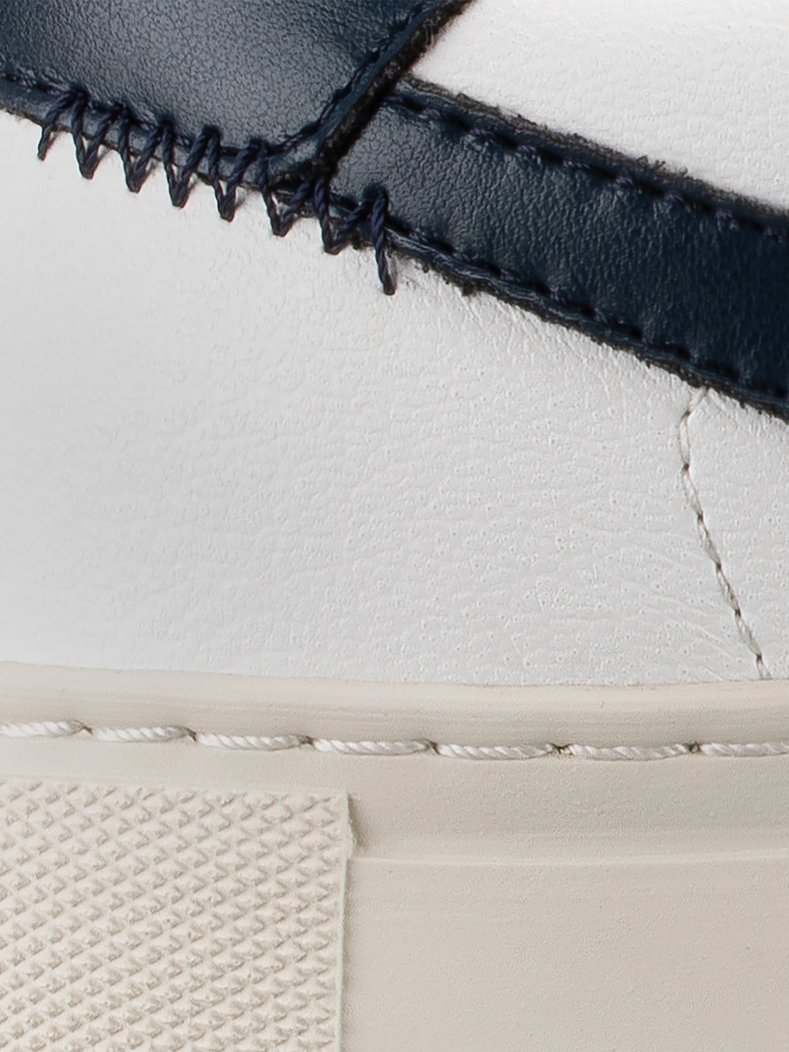 Vegan 01 Sneaker in Iceberg - Image 5