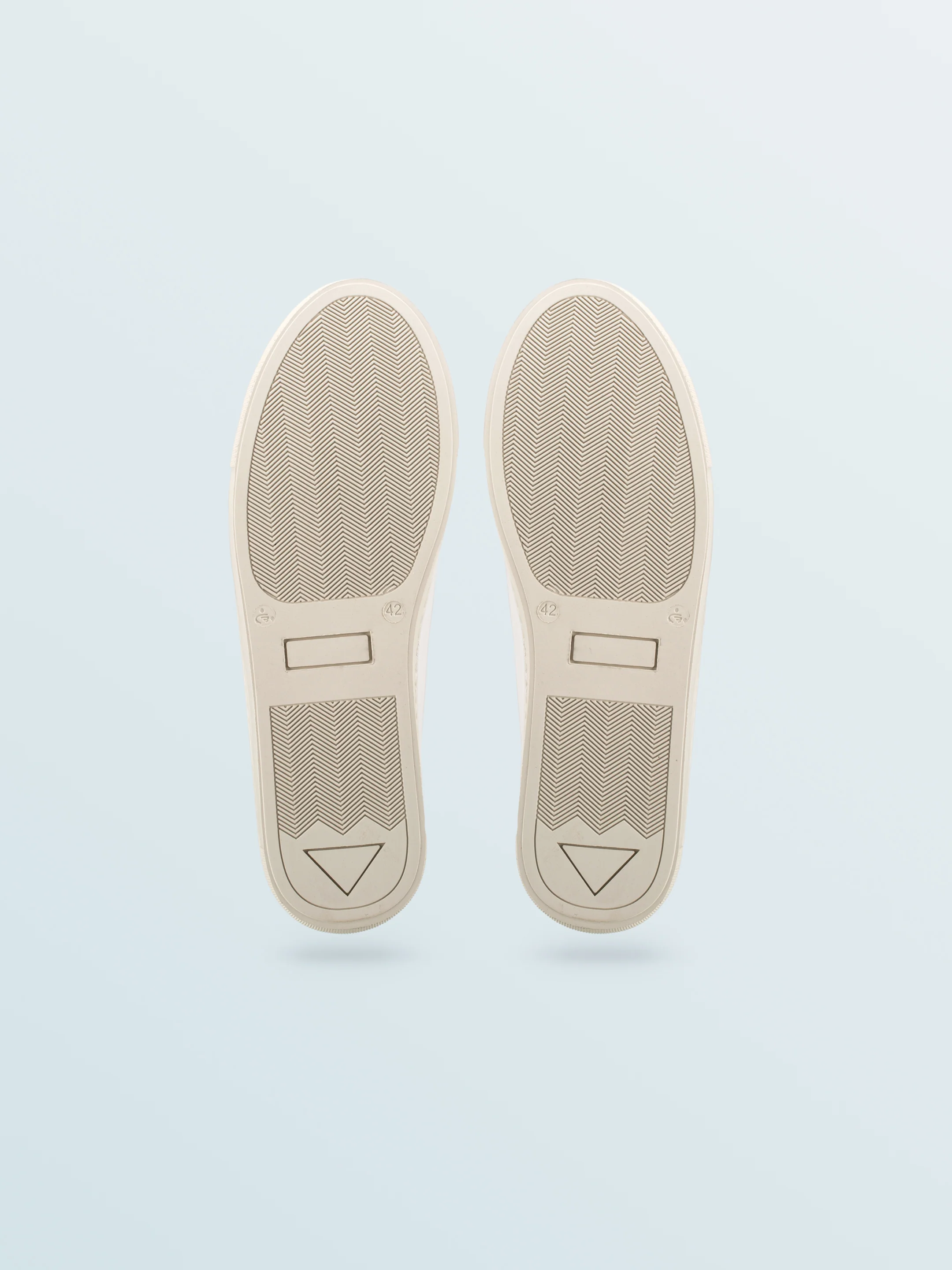 Vegan 01 Sneaker in Wind - Image 4